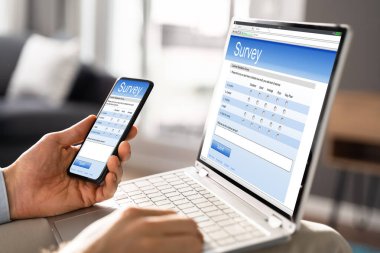Dijital Çevrimiçi Araştırma Formu Cep Telefonu Ekranında