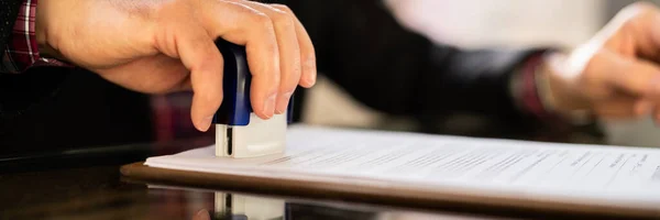 Stempel Und Genehmigung Notarieller Vertragsdokumente — Stockfoto