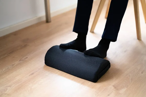 Worker Using Footrest Reduce Back Strain Feet Fatigue — Stock Photo, Image