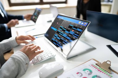 Hybrid Laptop 'ta Randevu Planlayıcısı ve Tarih Takvimi