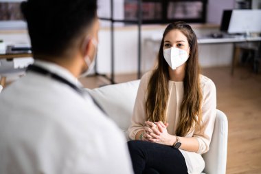 Doktor Bakımı ve Yüzü Maskeli Hasta