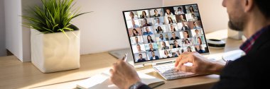 Çevrimiçi Video Konferansı Webinar. Evden Çalışan Adam