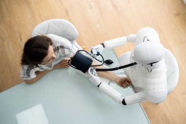 Robot Doktor 'dan Kan Basıncı Kontrolü