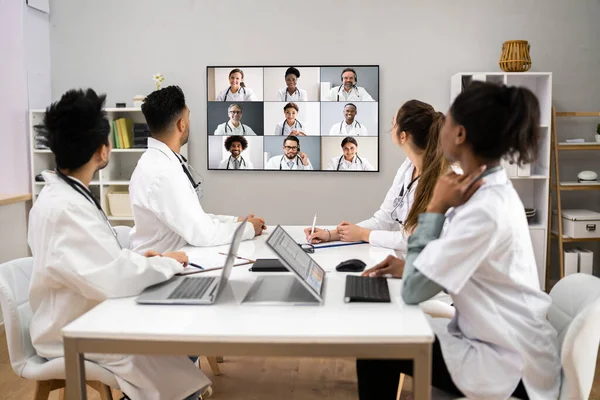 Doutor Vídeo Conferência Médica Line Com Equipe Diversa Trabalhadores Hospitalares — Fotografia de Stock