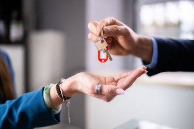 Gayrimenkul satışı anahtar teslimatı. Özellik Sahibi