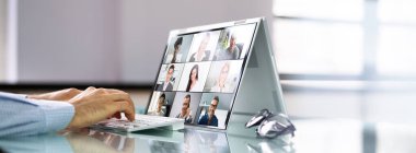 Ofiste Üstü açılabilir Melez Bilgisayarda Sanal Konferans Toplantısı