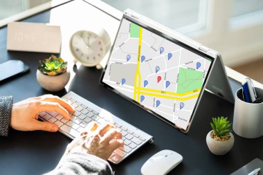 Dizüstü bilgisayarda GPS Haritası ile Navigasyon Noktaları Kullanılıyor