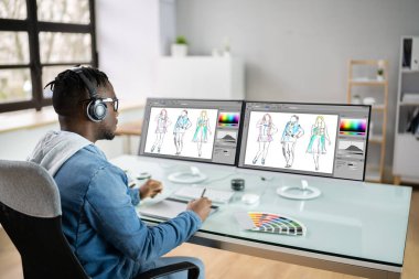 Afrika Grafik Web Tasarımcısı Tasarım Düzenleme Yazılımını Kullanıyor