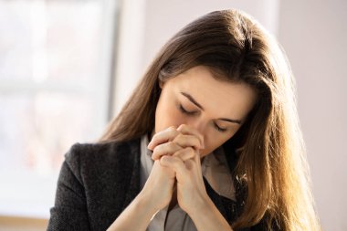 Dua eden kadın. Tanrı Duayı Arıyor. Stres Yönetimi