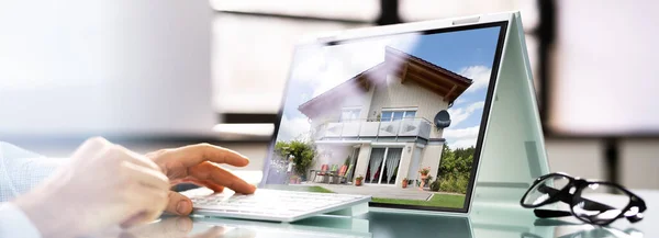 Ψάχνετε Real Estate House Property Online Digital Tablet — Φωτογραφία Αρχείου