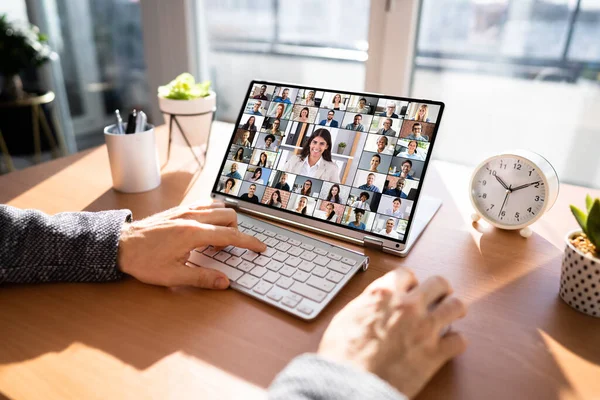 Виртуальная Конференция Офисе Гибридный Конвертируемый Ноутбук — стоковое фото