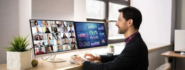 Het Bekijken Van Video Conferentie Zakelijke Webinar Computer — Stockfoto