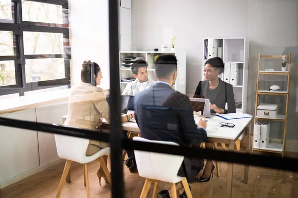 Diverse Discussioni Uomini Affari Ufficio Riunione Del Gruppo — Foto Stock