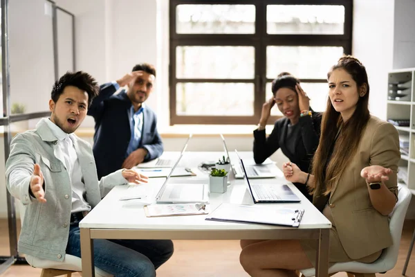 Arga Chefer Arbetsplatsen Klagar Arbetstagarkamp — Stockfoto