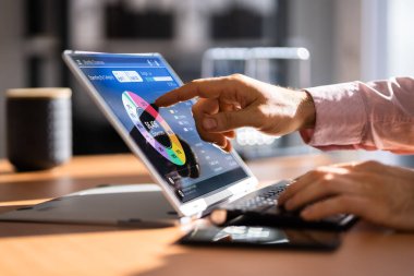 Para Harcama İzleme Uygulaması. Çevrimiçi Dijital Parça