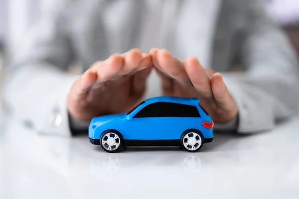 Гарантия Автострахования Концепция Безопасного Автомобиля Secure Toy Auto — стоковое фото