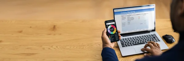 African American Using Online Bank Account Mobile Phone — Stock Photo, Image