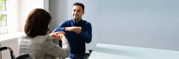 Gebärdensprache Lernen Für Gehörlose Büro — Stockfoto