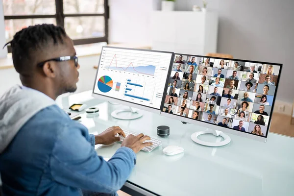 Assistir Online Video Conferência Aprendizagem Webinar Reunião — Fotografia de Stock