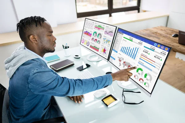 Analytik Afrických Podnikatelů Používající Datovou Analýzu — Stock fotografie