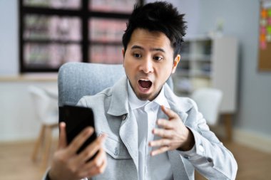 Kırık Kırık Cep Telefonu Ekranı. Akıllı Telefon Tamiri