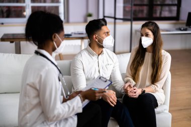 Hamile çift ve Evde Hamilelik Testinde Tıp Doktoru