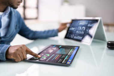 KPI Veri Analizi Dizüstü Bilgisayarındaki Kontrol Paneli