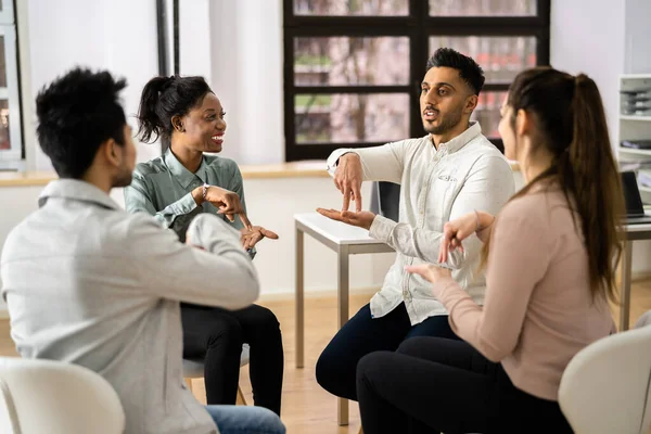 Lernen Der Gebärdensprache Für Gehörlose Behinderte — Stockfoto