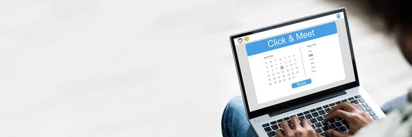 Man Booking Klicken Und Termin Auf Laptop Online — Stockfoto