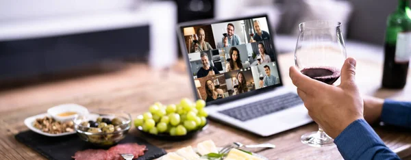 Digital Wine Tasting Virtual Dinner Event Using Laptop — Stock Photo, Image