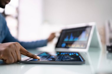 KPI Veri Analizi Dizüstü Bilgisayarındaki Kontrol Paneli