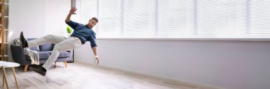 Sakar Adam Kaydı ve Düştü. Yaralanma Tazminatı