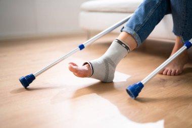 Bilek burkulması bandajı. Tıbbi Ayak Travması Terapisi