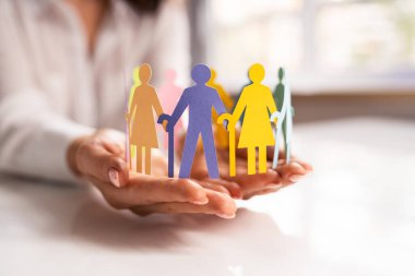 Yaşlı kıdemli grup sağlık sigortası ve koruması. Yaşlı Yaşlılar