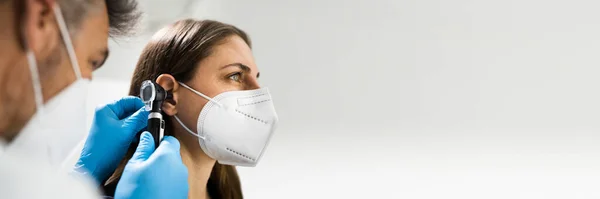 Otolaryngology Doctor Examining Patient Ear Face Mask — Stock Photo, Image