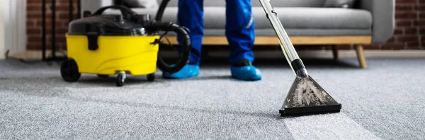 Janitor Cleaning Carpet Vacuum Cleaner Home — Stock Photo, Image