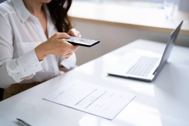 Belge fotoğrafı ya da telefonla fotoğraf çekmek. Akıllı Telefon Optik Belgesi