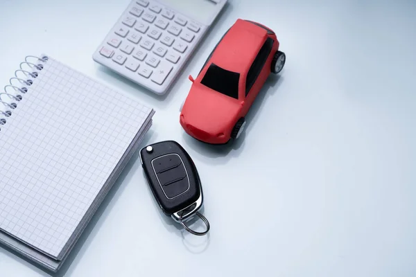 自動車ローンと金融おもちゃ自動車保険 — ストック写真