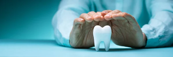 Οδοντιατρική Ασφάλεια Των Δοντιών Και Αντικαταστήσει Την Υπηρεσία Enamel — Φωτογραφία Αρχείου