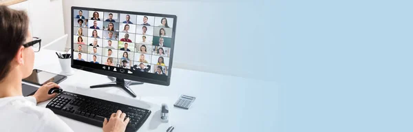 Vrouw Werken Vanuit Huis Met Online Groep Videoconferentie Computer — Stockfoto