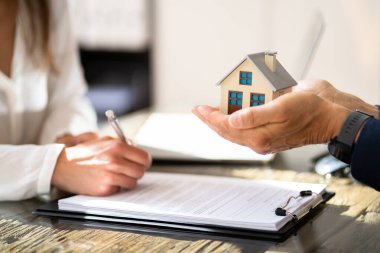 Daire ya da Konut Sözleşmesi imzalamak. Gayrimenkul Belgeleri