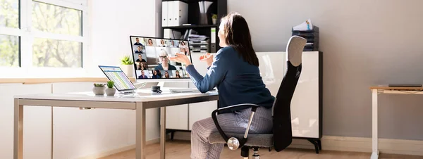 Videollamada Negocios Vestida Con Pijama Divertido —  Fotos de Stock