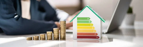 Energie Efficiënt Huis Business Concept Met Calculator — Stockfoto