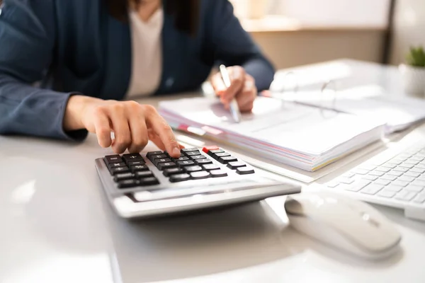 Professional Accountant Woman Office Finance Invoice Accounting — Stock Photo, Image