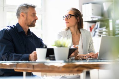 Şirket İş Stratejisi ve İşbirliği. Proje Takım Çalışması Toplantısı