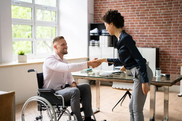 Businessman Shaking Hands Disabled Businesswoman Office — Stock Photo, Image