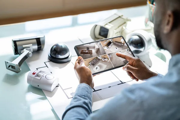 Cctv Sicherheitsalarm Und Brandüberwachung Auf Dem Tablet — Stockfoto