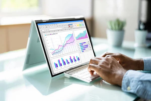 Analista Dati Utilizzando Data Analytics Kpi Dashboard — Foto Stock