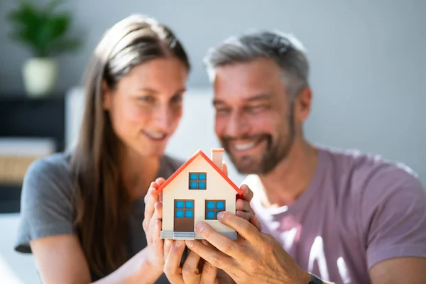 Happy Family Buying New House Couple Real Estate Hands — Fotografia de Stock