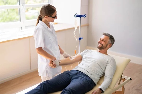 Terapia Vitamínica Infusão Gota Gota Sangue Homem — Fotografia de Stock